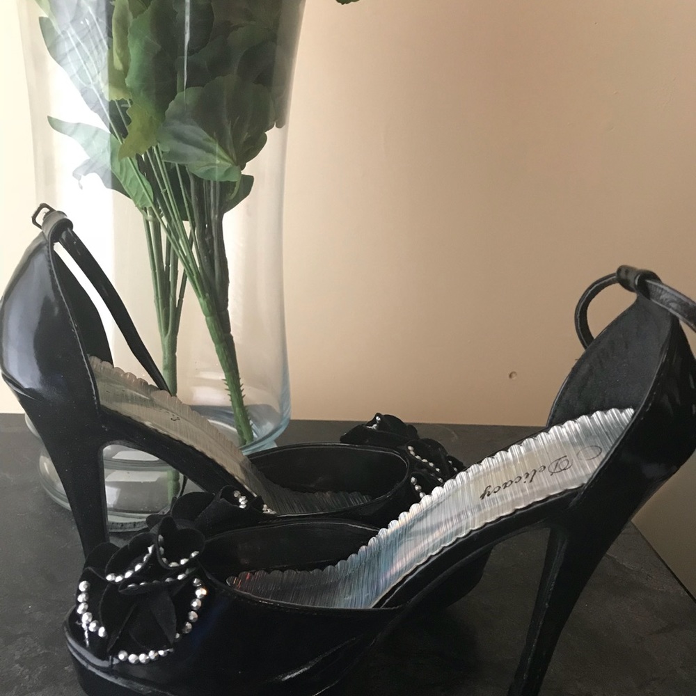Women black heels